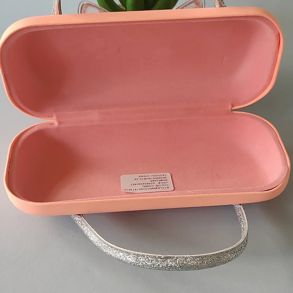 Case For Glasses With Butterfly Handels Regular Size Excellent Condition - Picture 3 of 6